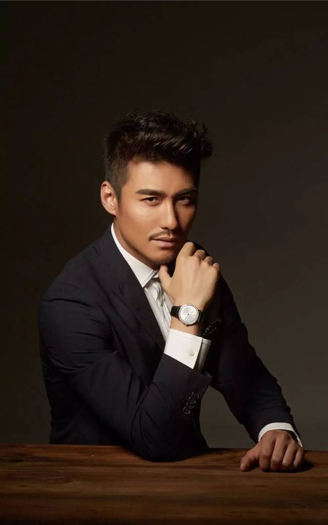 一些比较钟爱"大叔"款型的少女们,对胡兵这位男演员一定非常熟悉,胡兵