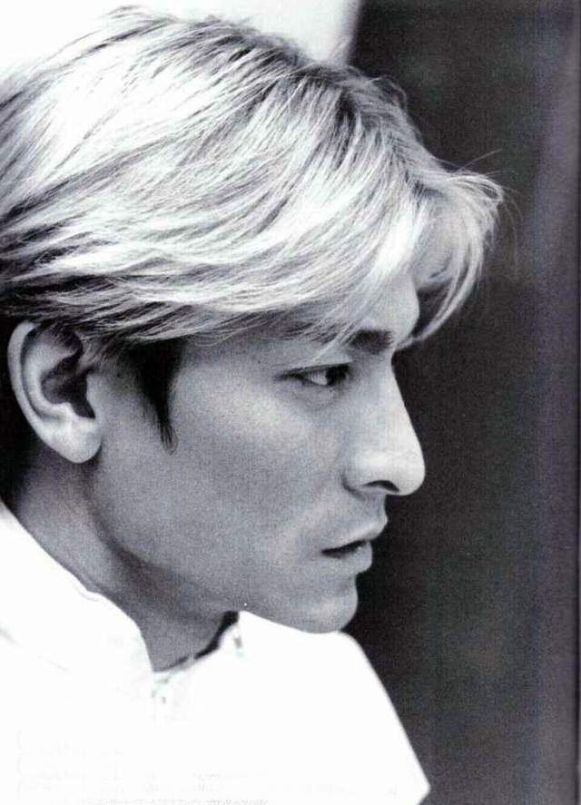 6位高鼻梁男星,英气和阴鸷仅一鼻之差,王心刚侧颜真帅_刘德华_鼻子