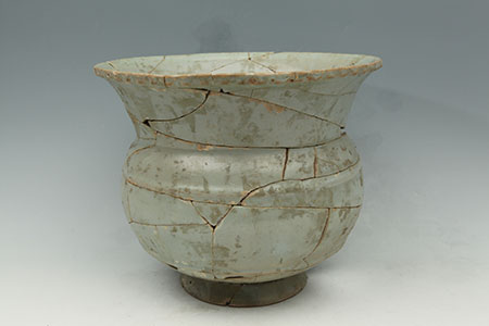 南宋官窑青瓷花盆老虎洞窑址出土