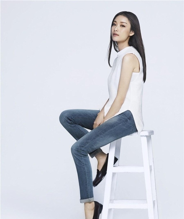 18春季又到了露腿的季节让我们跟着倪妮一起秀出大长腿