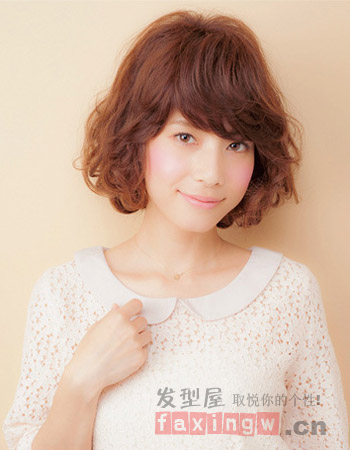 日系波波头烫发发型俏皮可爱还瘦脸