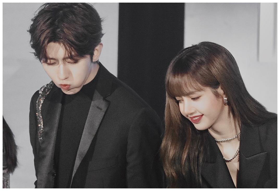 蔡徐坤换新头像,疑似和lisa用情头?网友:长腿姐弟是真的