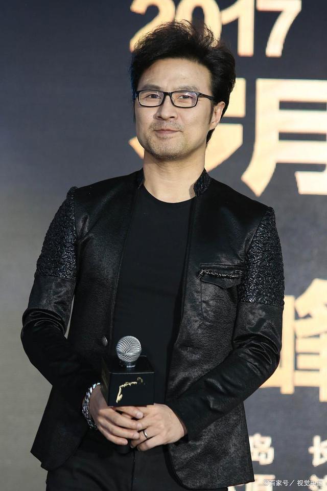 汪峰(wang feng)是中国内地知名摇滚歌手,词曲创作人和音乐制作人
