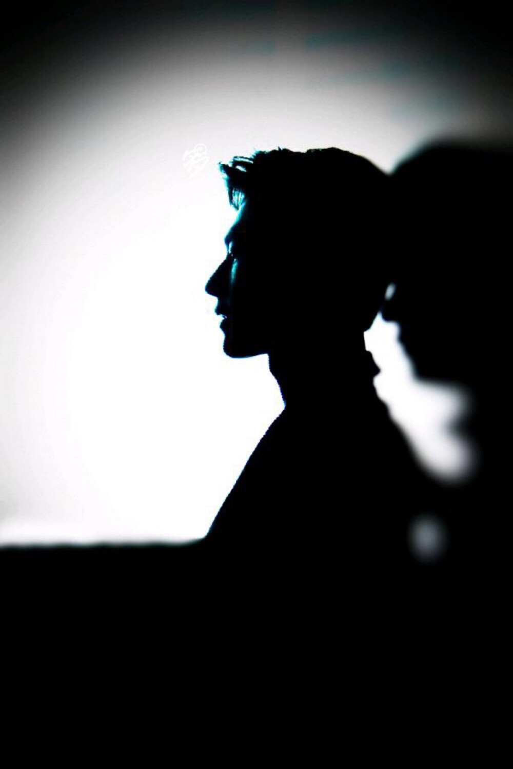 杨洋剪影侧脸杀