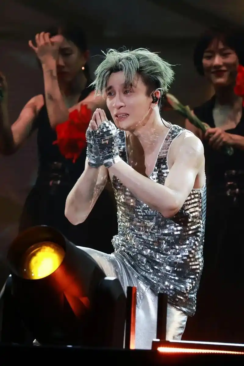 薛之谦北京演唱会 - 抖音