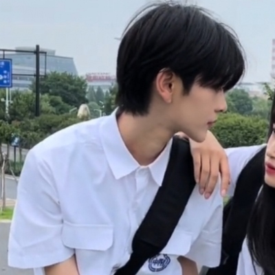 学生专用情头真人高清青春年少的学生情头一左一右图片