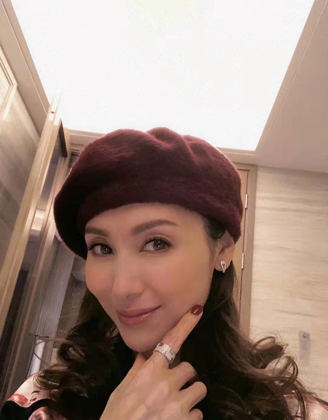 身材和脸部都超好美丽,郭可盈真漂亮!