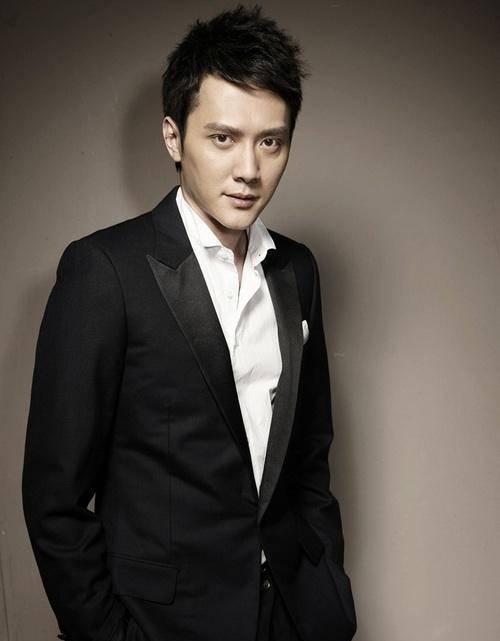 42岁冯绍峰保养得年轻有活力,只为不和赵丽颖拉开距离_角色_作品_电视