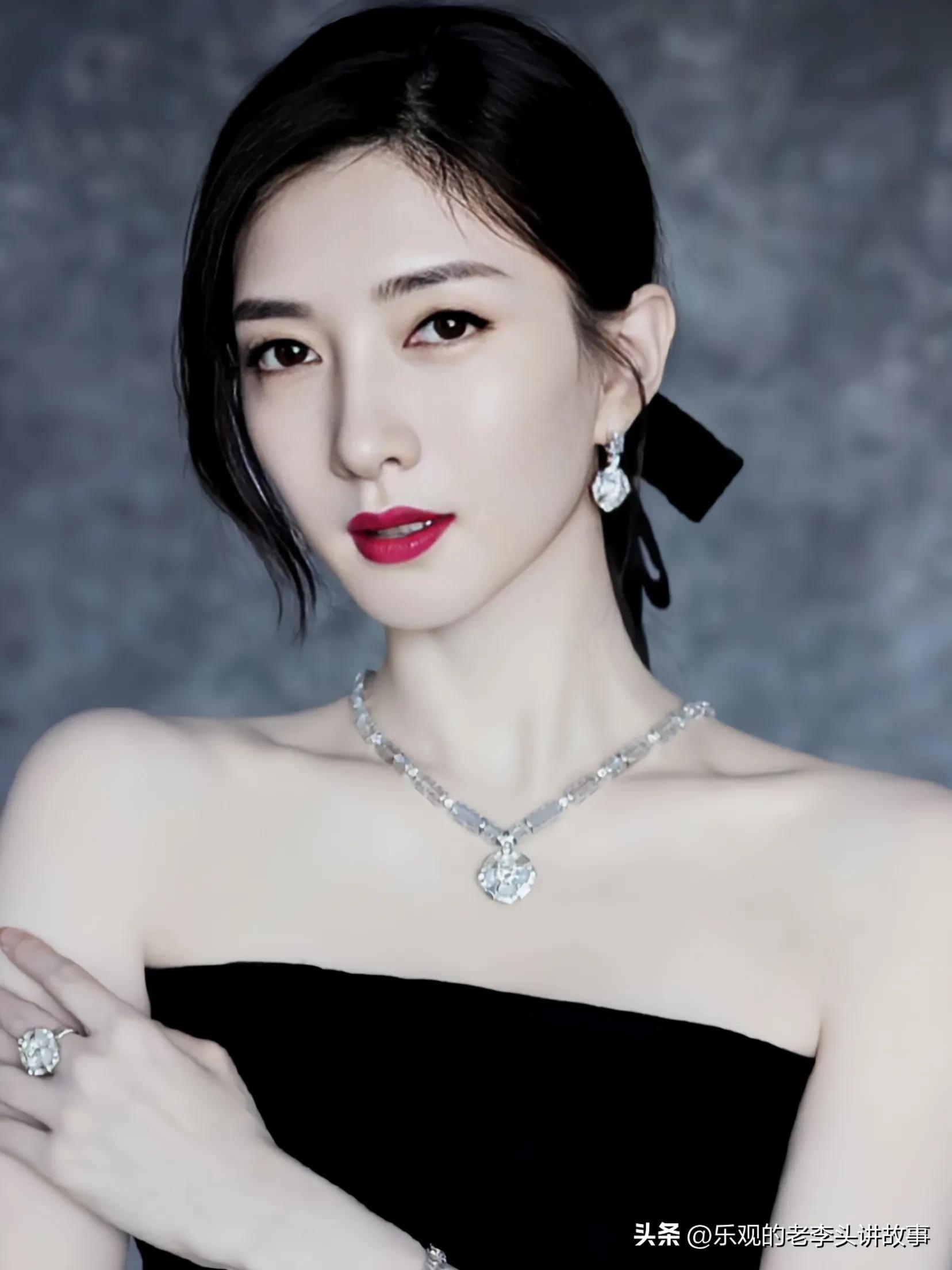 江疏影 一袭黑色抹身材长裙优雅高贵,女人味十足!_造型_网络_时尚