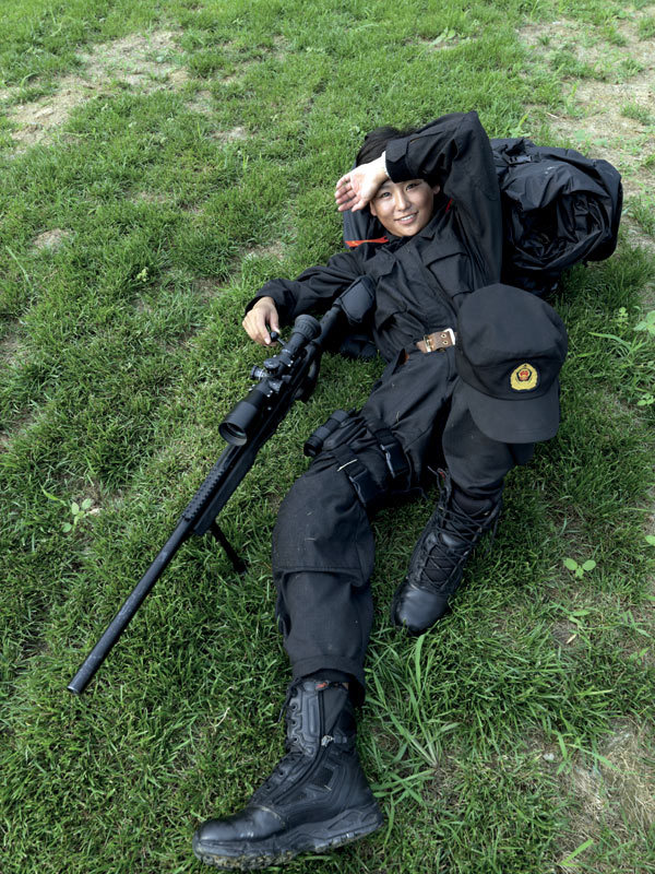 武警女狙击手贾珍 刘海山摄