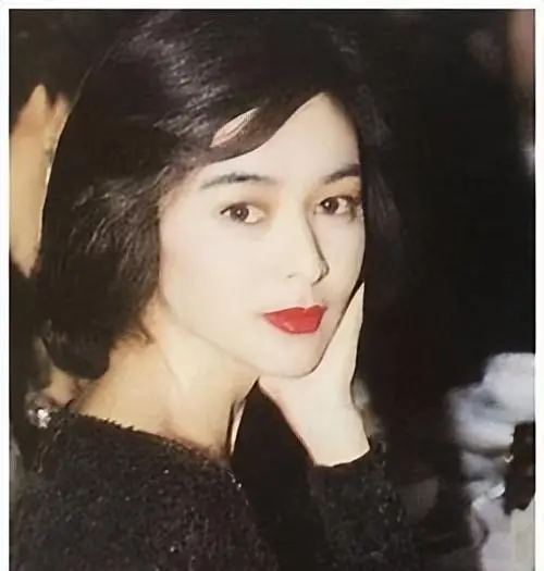 2000年,冯小刚邀38岁关之琳主演《大腕》遭反对:她来会影响票房_时候