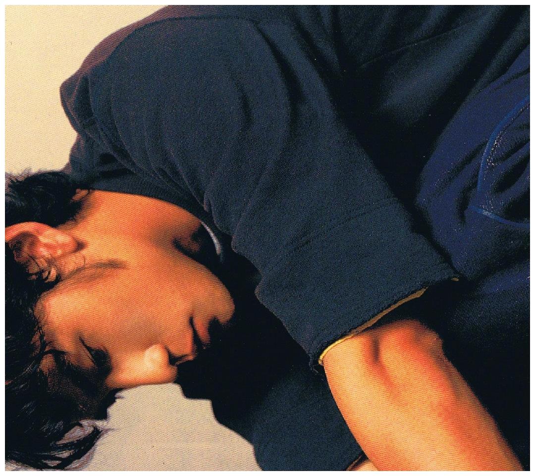 周杰伦晒20年前旧照,青涩干净面容令网友直呼:我最早是颜粉!