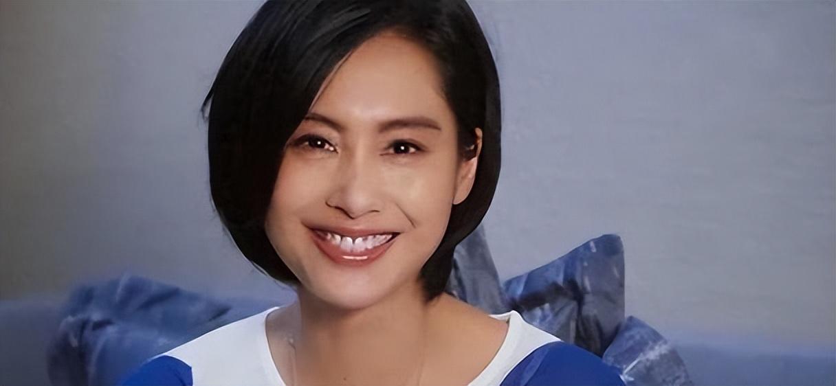 朱茵现状:住深山残屋,开97年破车,成了"笑话"