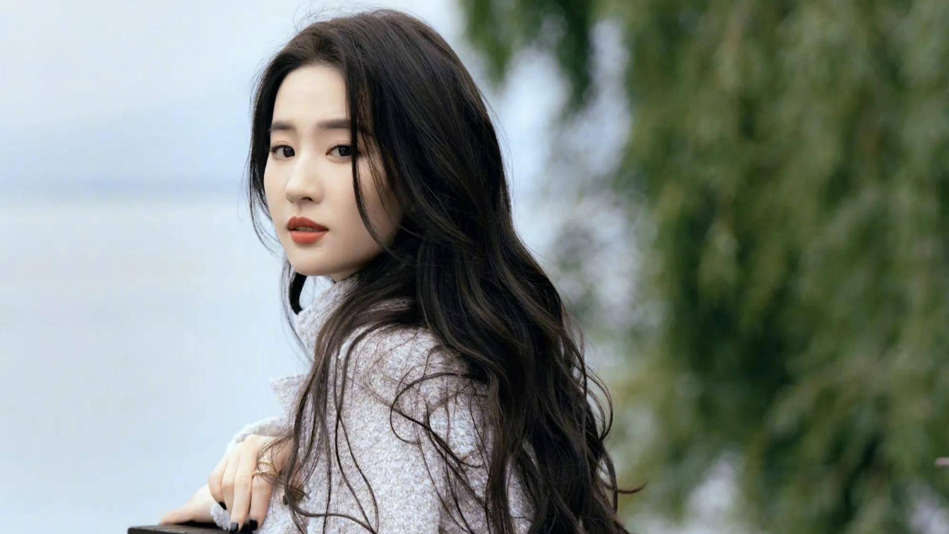 刘亦菲采访发言引网友热议:不能在乎别人的想法