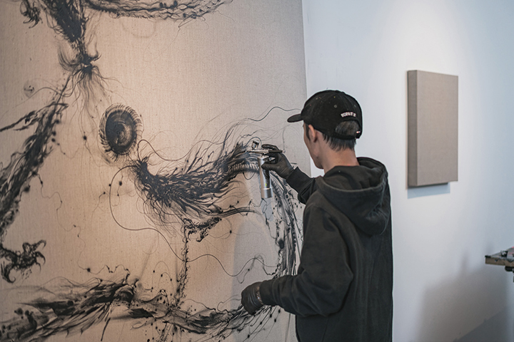 陈英杰用涂鸦释放生命力