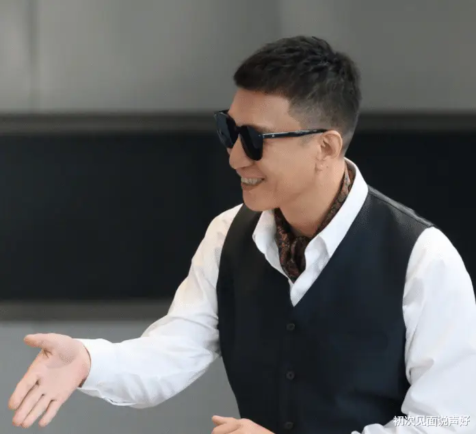 孙红雷近照曝光,为什么状态这么年轻?_热播_口碑_因为