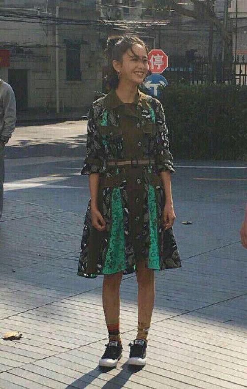 佟丽娅的美也是靠包装?离开滤镜显真容,黝黑无气质太真实