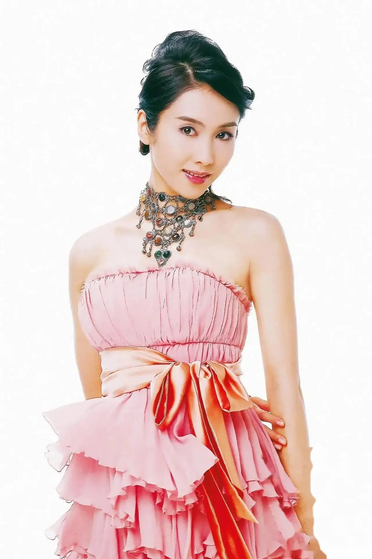 42岁黎姿写真展现完美身材与迷人气质,女神范儿十足!