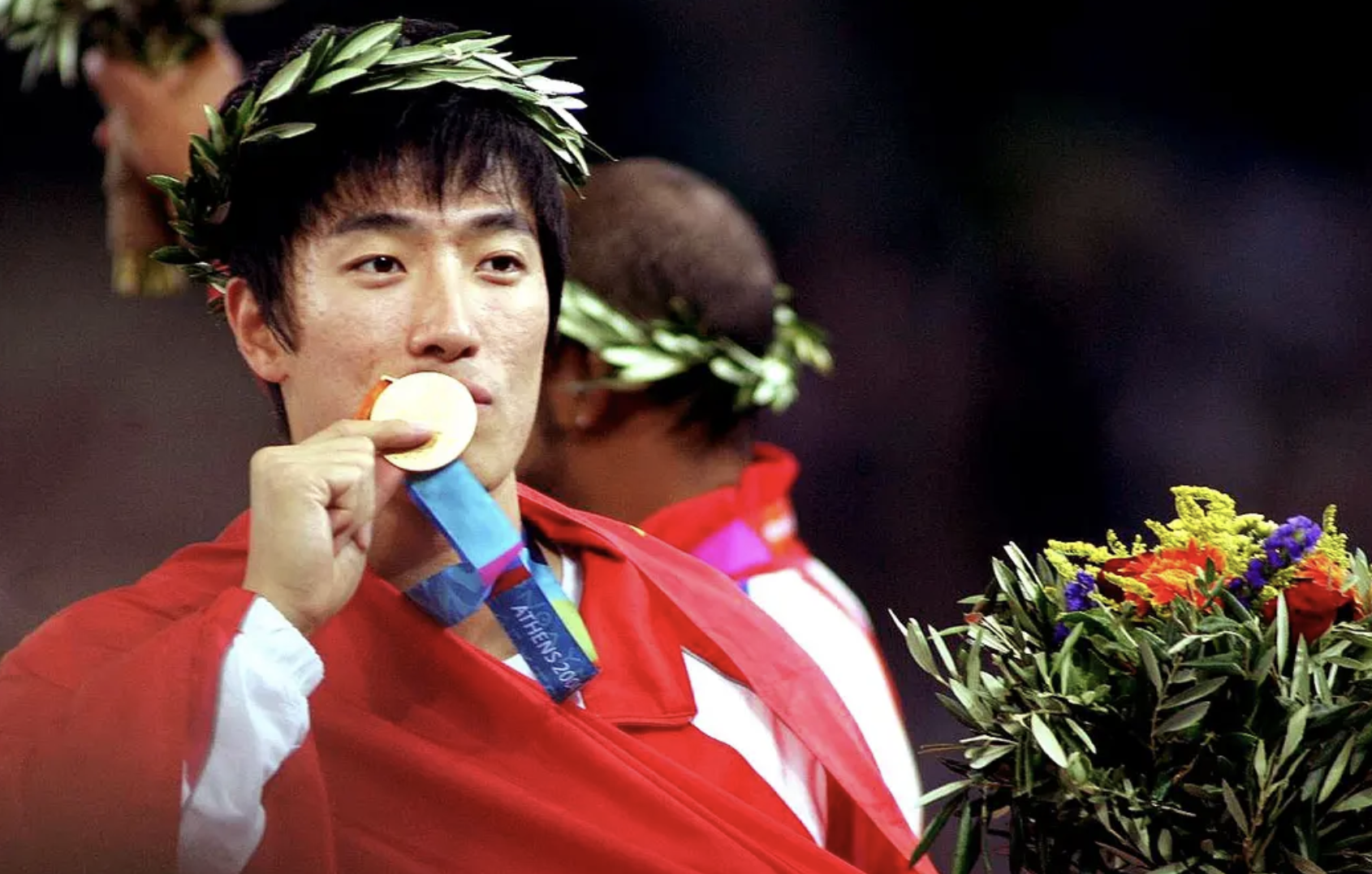 2004年雅典奥运会,刘翔一战成名,成了世人眼中的跨栏英雄.