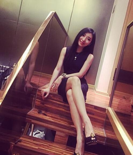 如此性感的尤物,放眼整个中超,也是最美的太太了!