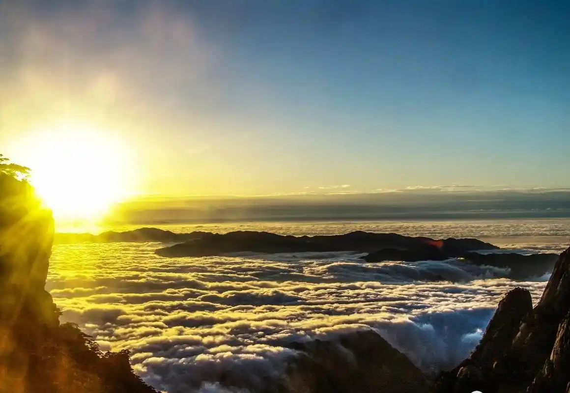 亲眼目睹金灿灿的太阳从云海中缓缓升起,这太令我惊讶了!