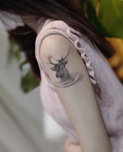 2020最新女生鹿纹身图案大全好看的鹿纹身设计11