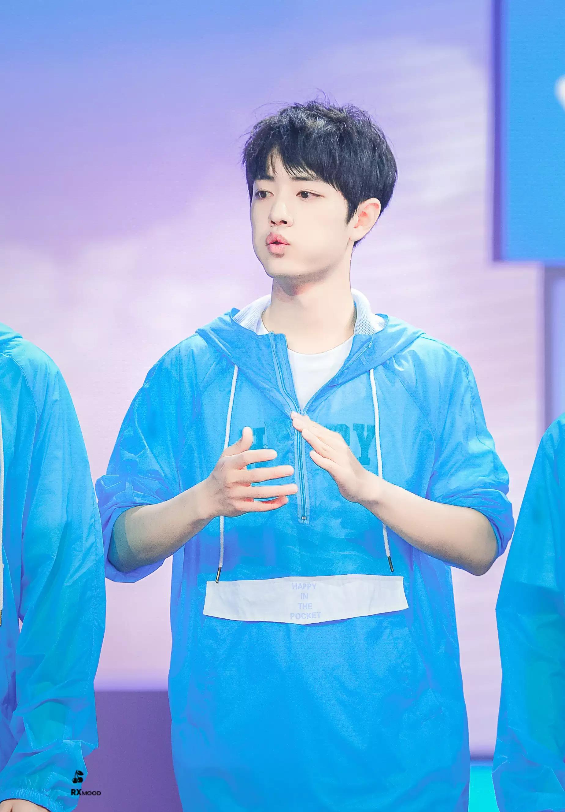 肖战一共上了四次《快乐大本营》,奇妙的是我居然都看过