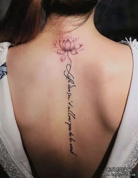 后背莲花纹身图案