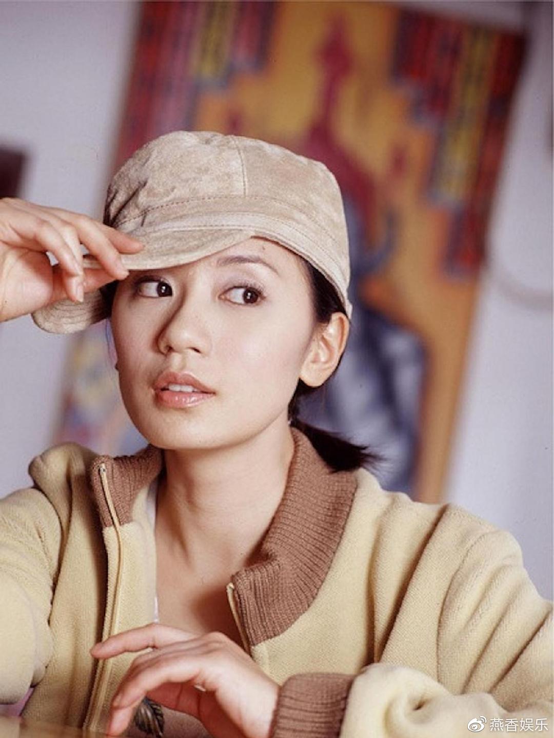 贾静雯15岁女儿罕晒靓照,五官清秀不输妈妈,身材优越有双大长腿