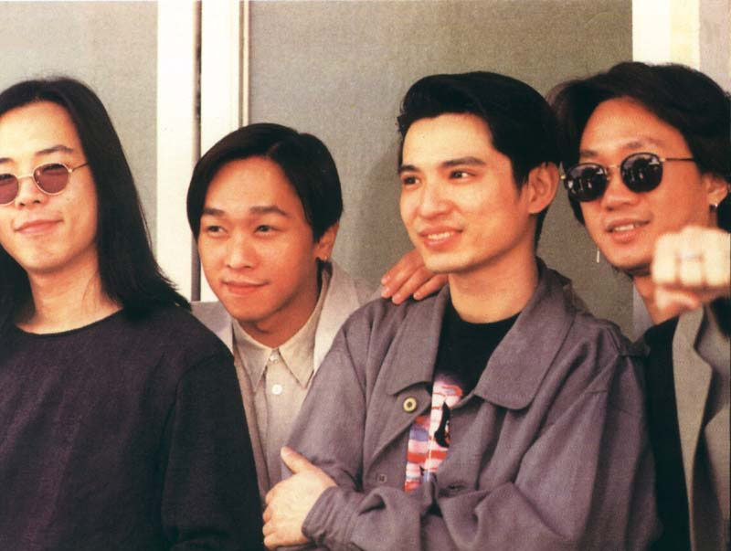 求beyond 4人合影,黄家驹长卷发