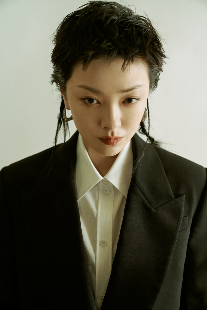 sohufashion·星鲜事##郭采洁甜酷风造型