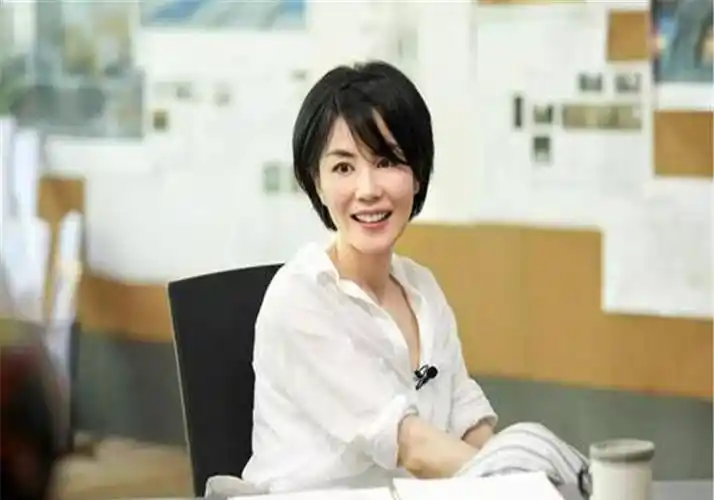 就在前几天有媒体报道,与王菲结婚的人是,一名武打明星叫李威龙,并且