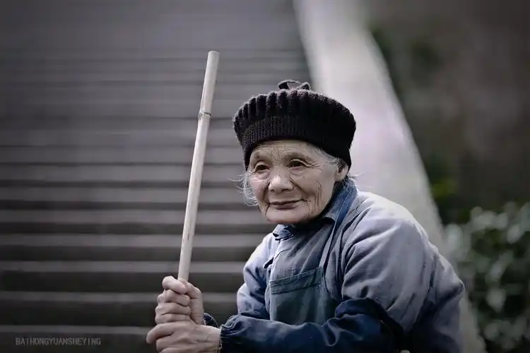 【图片2】两位老人,那么漂亮慈祥--蜂鸟论坛照片套图