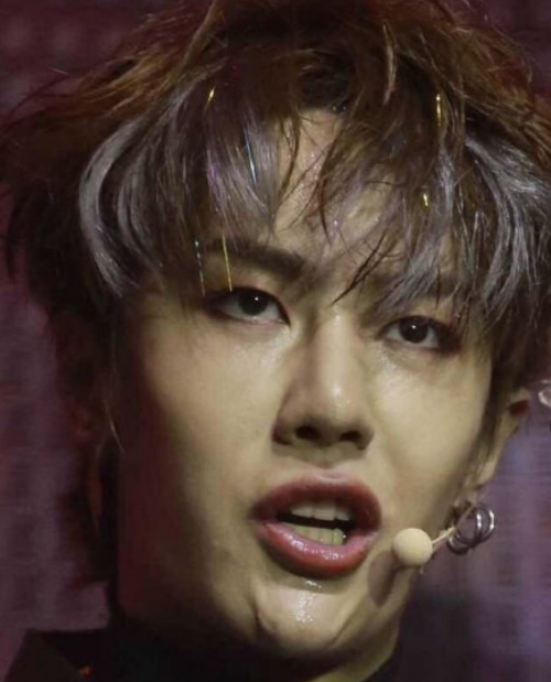 王一博离开了百万打光师,面色憔悴法令纹太深,粉丝看完纷纷取关