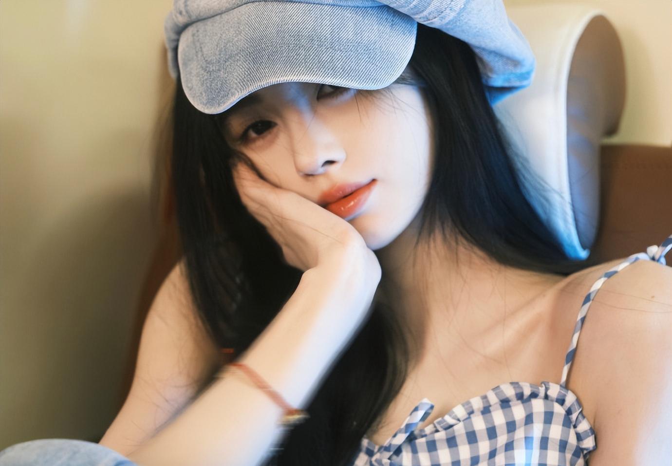 鞠婧祎的照片像初恋一样温柔甜蜜,俏皮可爱又干又撕心裂肺_显得_身材