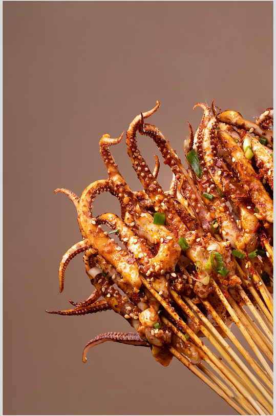 烧烤鱿鱼炸虾鱿鱼须小吃摄影图片炸串烧烤鱿鱼美食图片炸虾鱿鱼须小吃