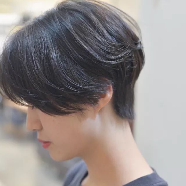 女生齐耳短发中分帅气,短发图片-第2图,发型图片