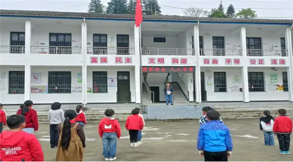 关工委,派出所联合渔亭学校,开展"总体国家安全观·创新引领十周年"4