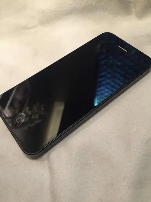 闲置过保港版换机出来的黑色 iphone 5