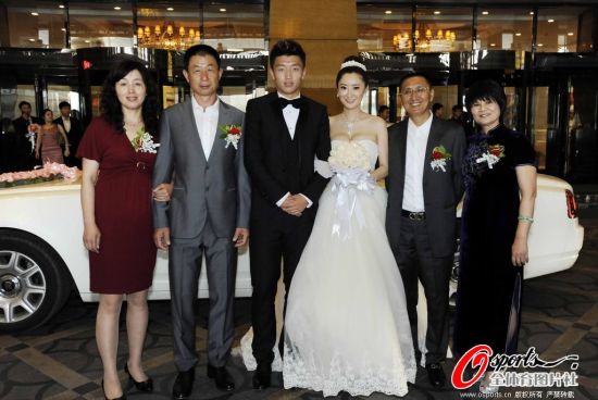 图文辽足球星杨旭举行婚礼两家人从此变一家人