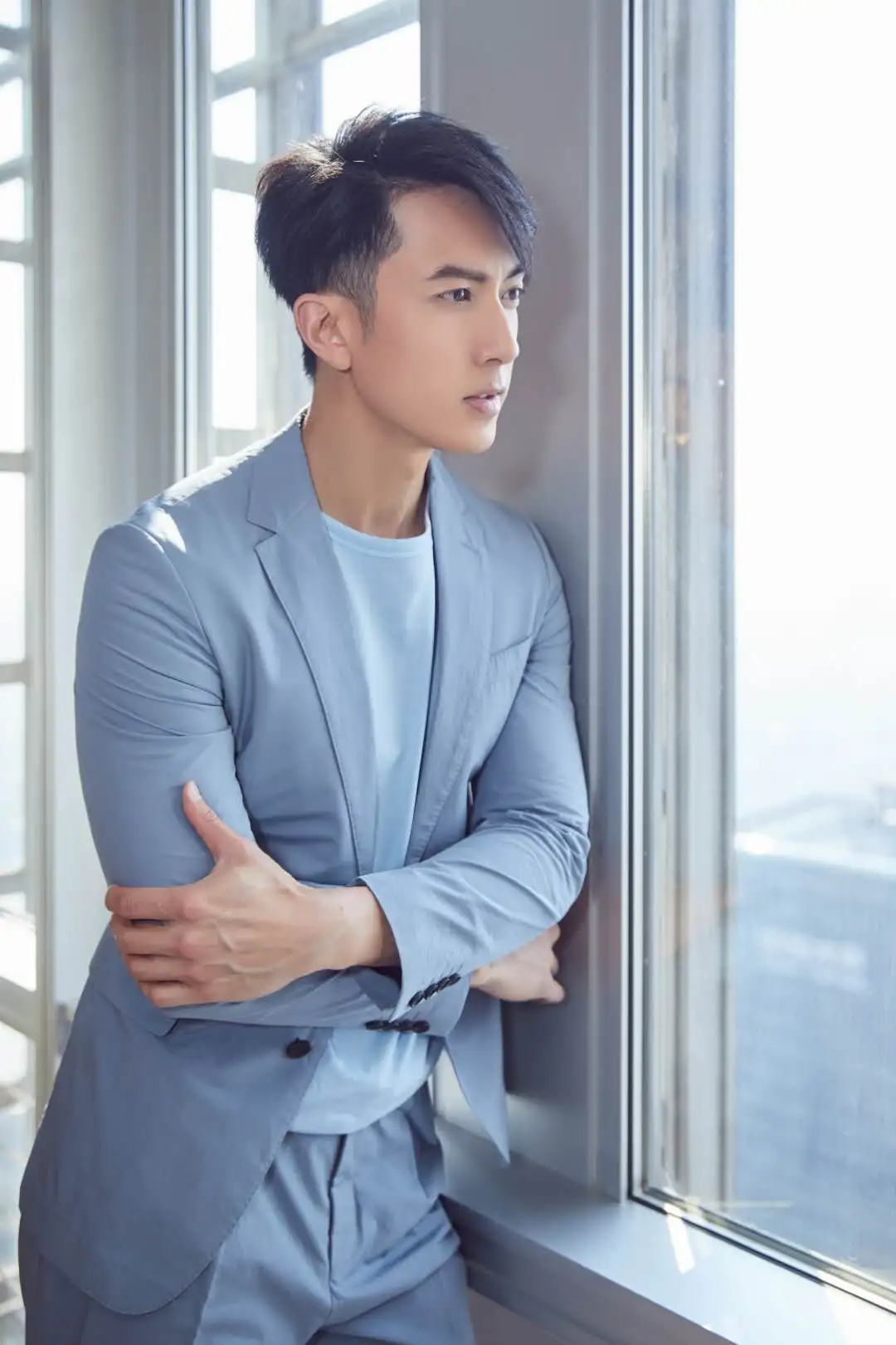 吴尊解锁新代言彰显居家型男商业价值