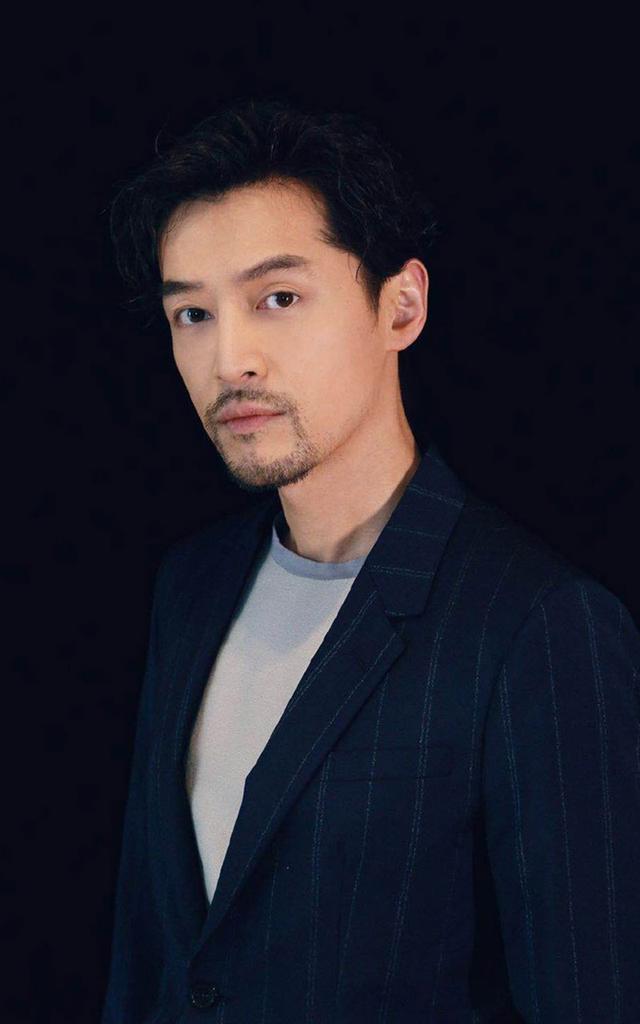 最帅大叔胡歌,网友:被气质征服了!你喜欢他吗?