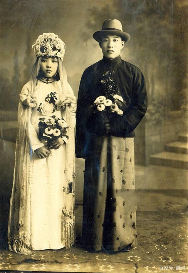 民国时期婚礼形式有传统婚礼和文明婚礼,水乡苏州有23道婚礼程序