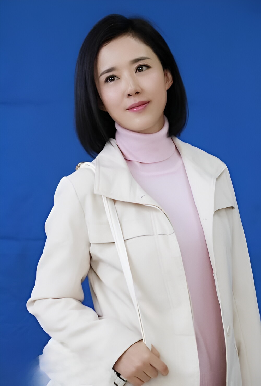 颜丹晨是一位非常杰出的演员和模特,她的容颜和身材都非常出色,被誉为