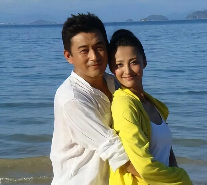 原创那年2004年王志飞被小16岁的张歆艺吸引回家就要和妻子分手