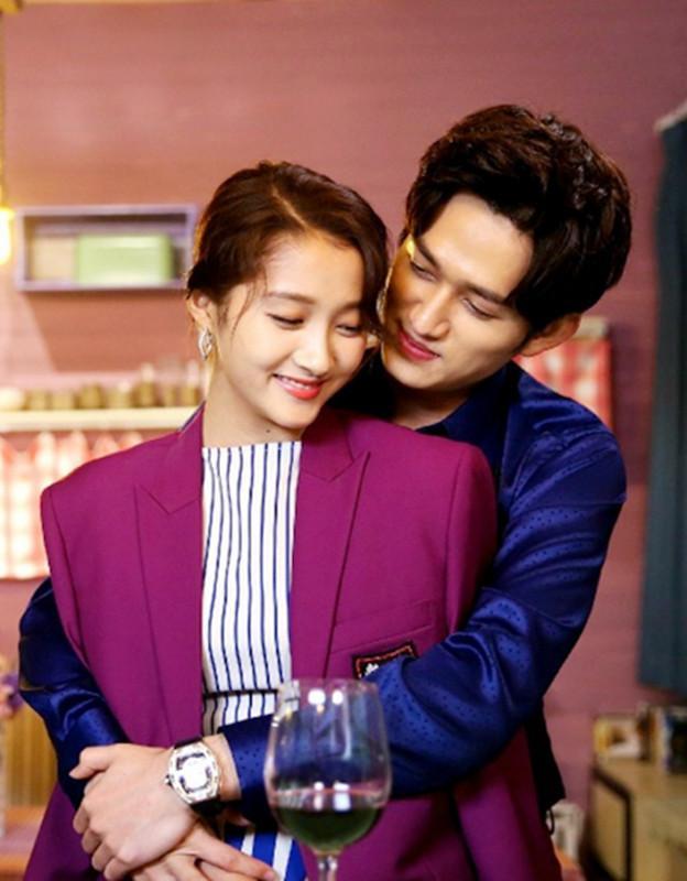 关晓彤大长腿惹眼,和杀姐姐cp演偶像剧