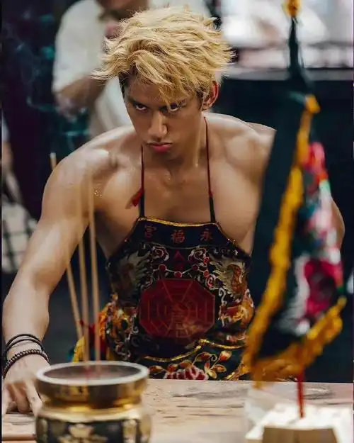 池王爷的乩童也太帅了吧