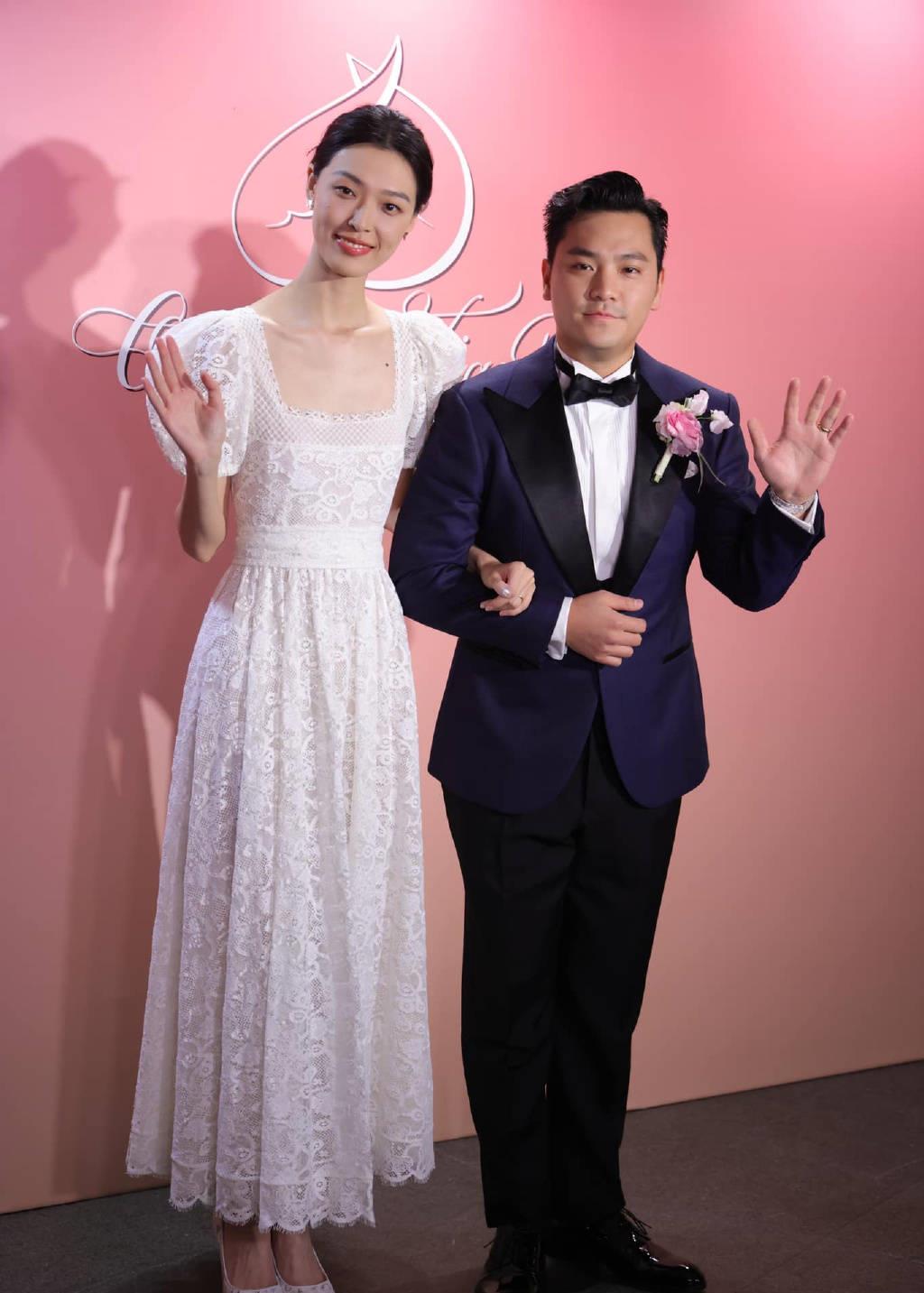 张艾嘉儿子和游天翼大婚,众星到场祝福,唐鹤德和施南生也来了_何超琼