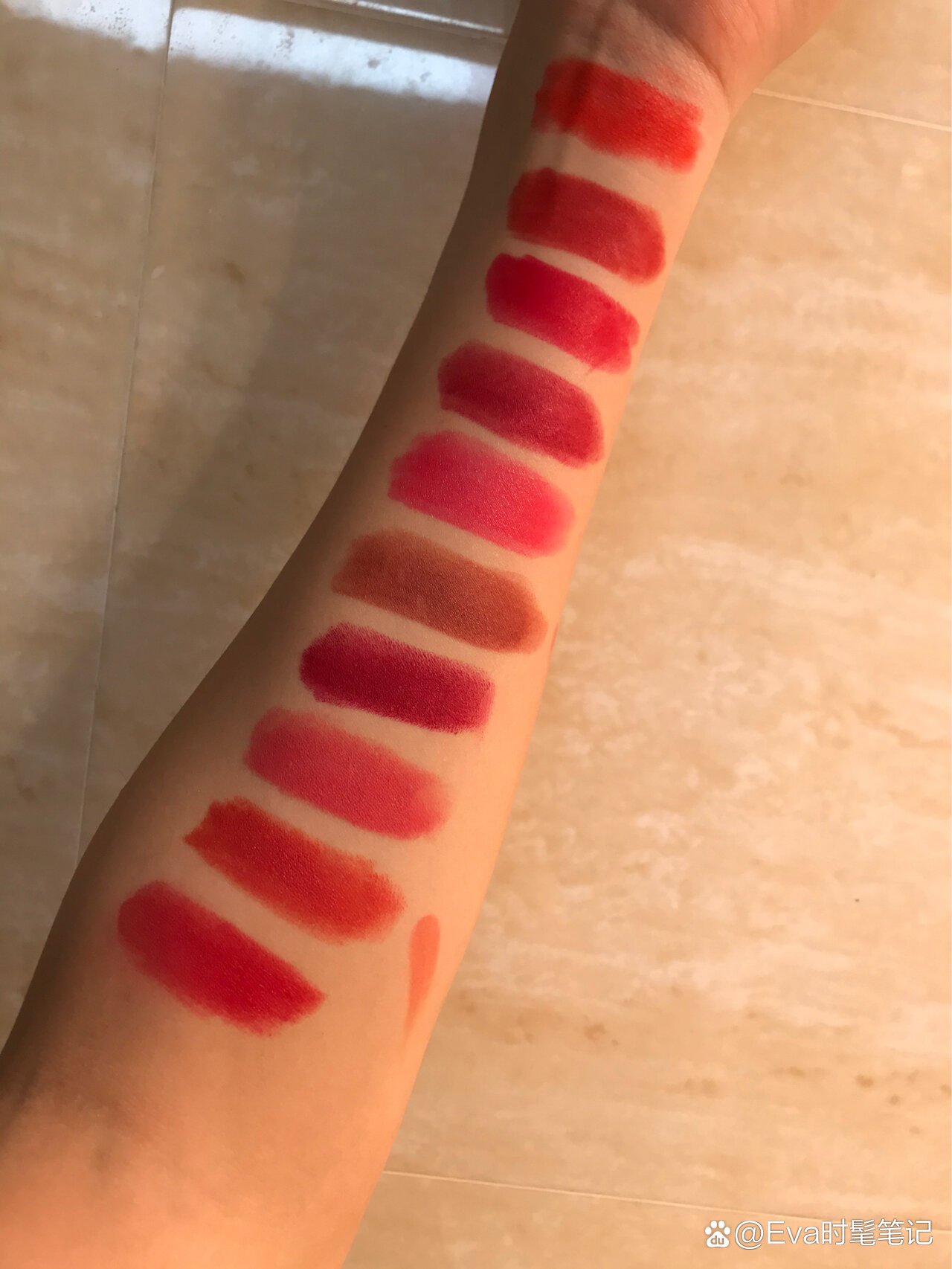 时尚芭莎 bazaar red 口红 最近风靡整个朋友圈的平价口红 图一为网图