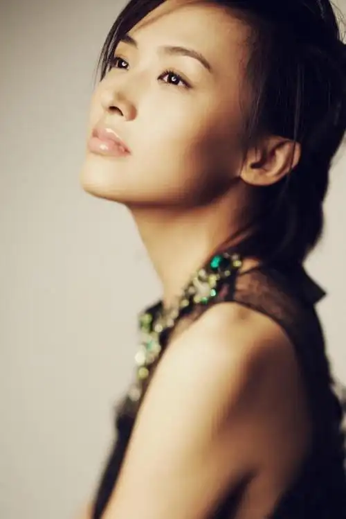 郑罗茜 luoqian zheng的图片